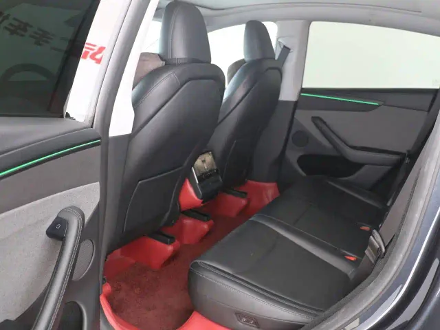 Tesla Model Y — Фото автомобиля 9