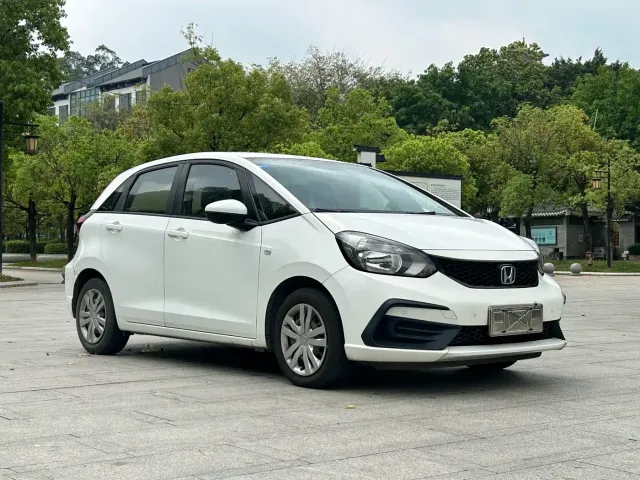 Honda Fit — Фото автомобиля 3
