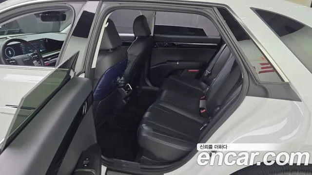 Hyundai Grandeur GN7 — Фото автомобиля 16
