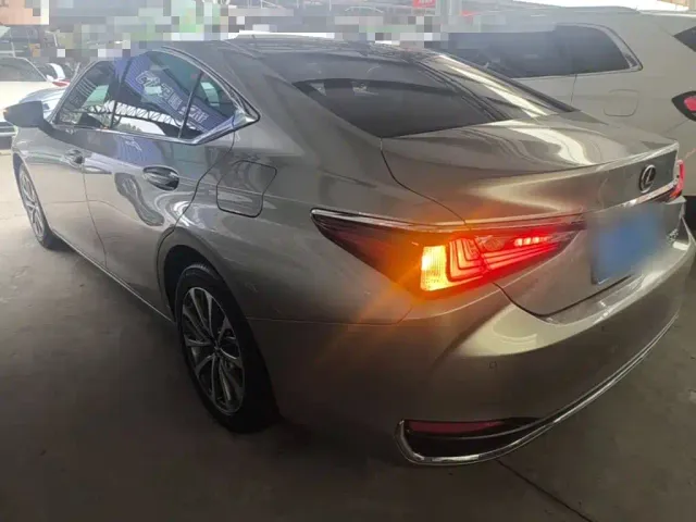 Lexus ES — Фото автомобиля 22