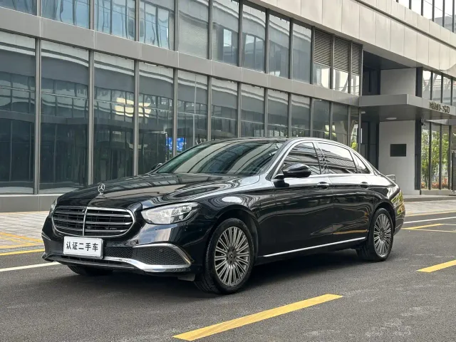 Фотография автомобиля — Mercedes-Benz E-Class
