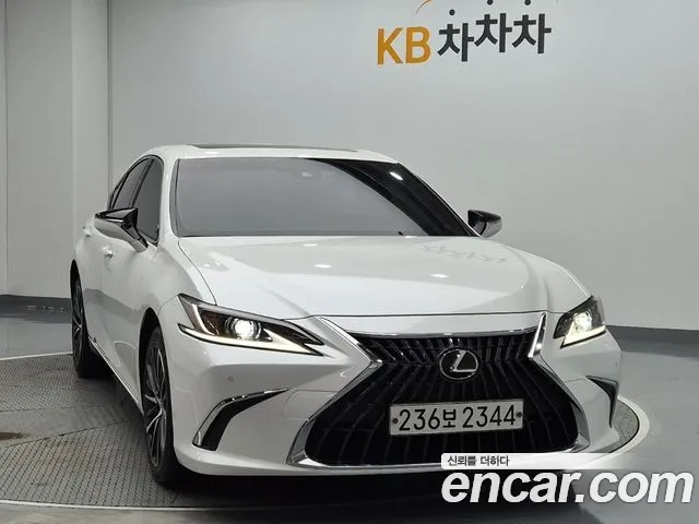 Фотография автомобиля — Lexus ES