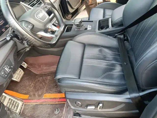 Audi Q5L — Фото автомобиля 11