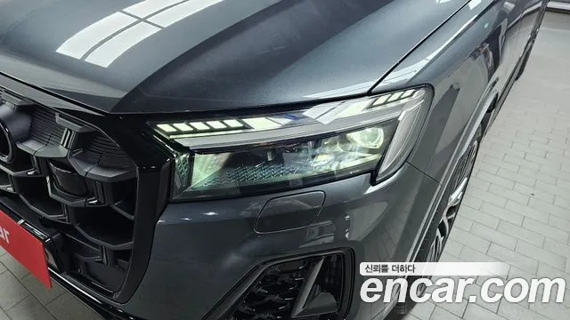 Audi SQ7 — Фото автомобиля 21