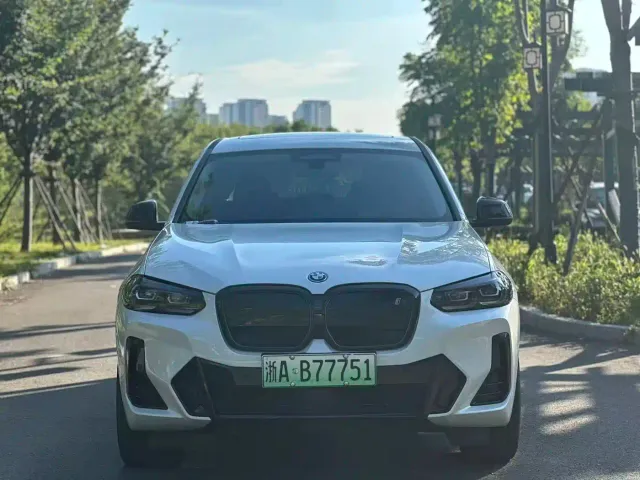 BMW iX3 — Фото автомобиля 2