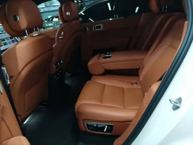 Li Auto L7 — Фото автомобиля 16