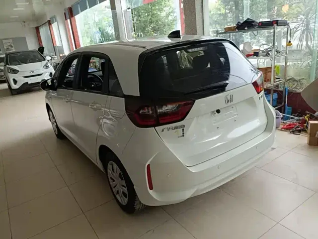 Honda Fit — Фото автомобиля 4