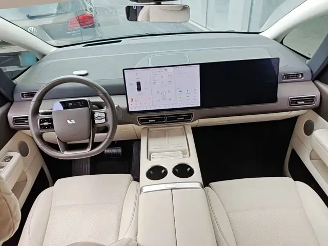 Li Auto MEGA — Фото автомобиля 9
