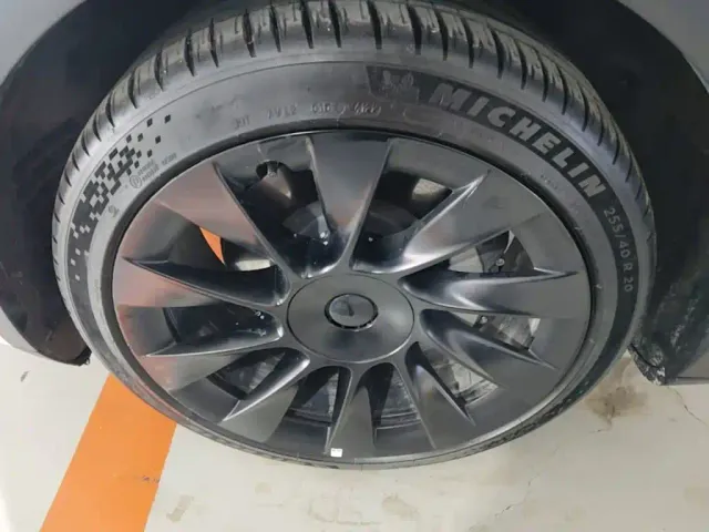 Tesla Model Y — Фото автомобиля 22