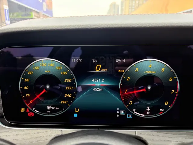 Mercedes-Benz E-Class — Фото автомобиля 16