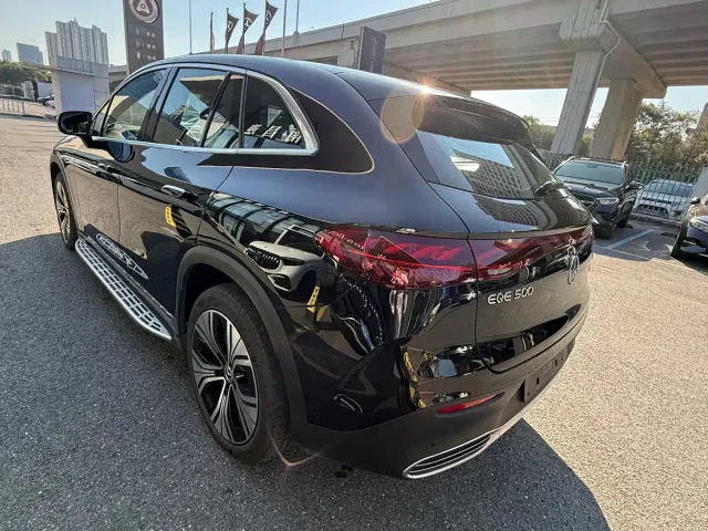 Mercedes-Benz EQE SUV — Фото автомобиля 6