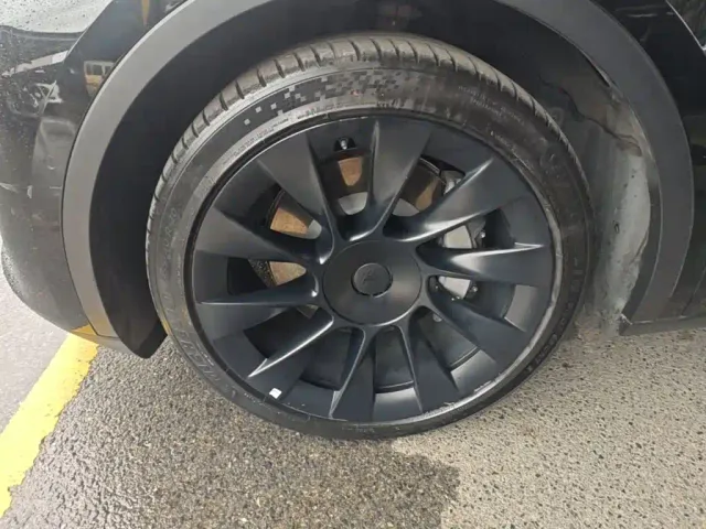 Tesla Model Y — Фото автомобиля 22