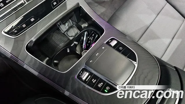 Mercedes-Benz E-Class — Фото автомобиля 16