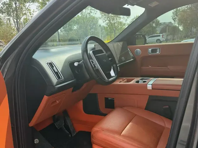 Li Auto L9 — Фото автомобиля 4