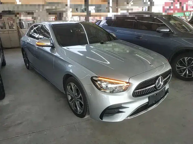 Mercedes-Benz E-Class — Фото автомобиля 3