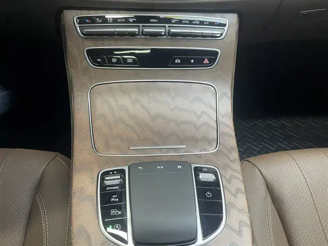 Mercedes-Benz E-Class — Фото автомобиля 21