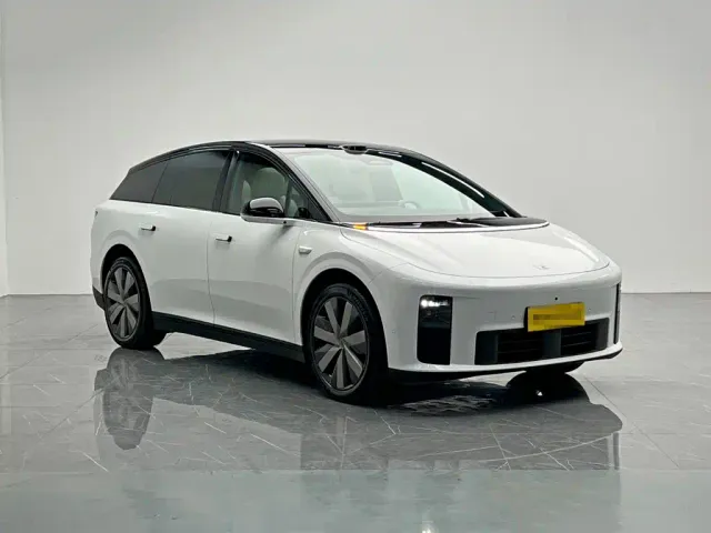 Li Auto i6 — Фото автомобиля 8