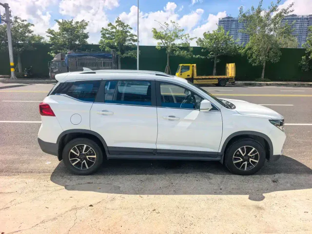 Forthing T5 — Фото автомобиля 4