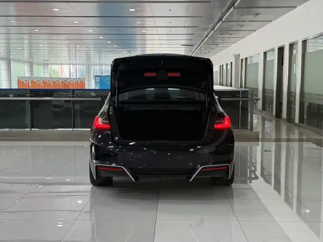 BMW i3 — Фото автомобиля 5