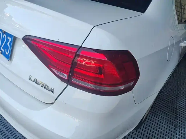 Volkswagen Lavida — Фото автомобиля 7