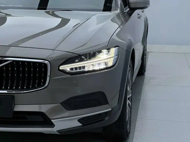 Volvo V90 — Фото автомобиля 13