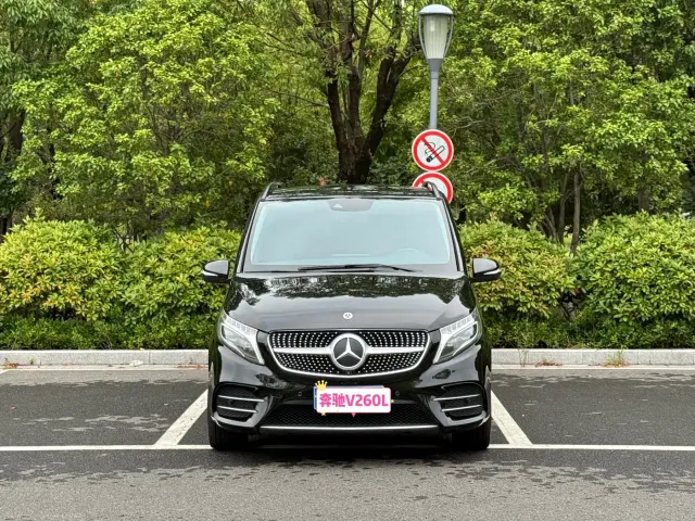 Фотография автомобиля — Mercedes-Benz V-Class