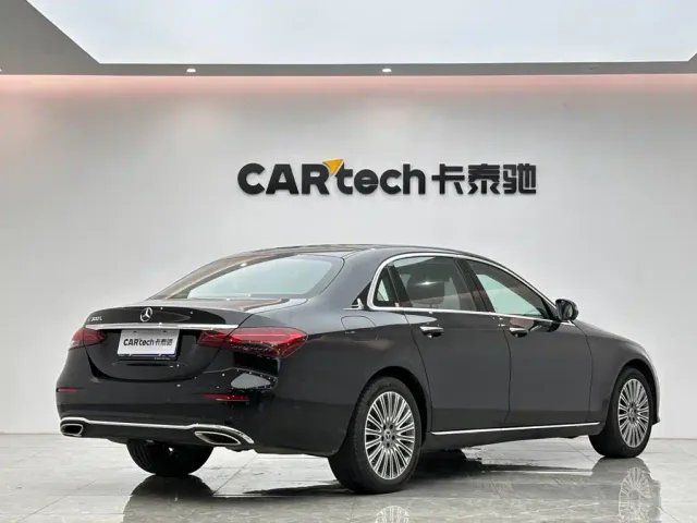 Mercedes-Benz E-Class — Фото автомобиля 5