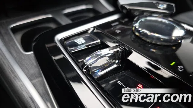 BMW 7 Series G70 — Фото автомобиля 8