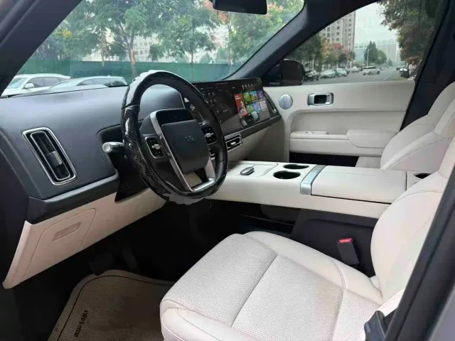 Li Auto L9 — Фото автомобиля 4