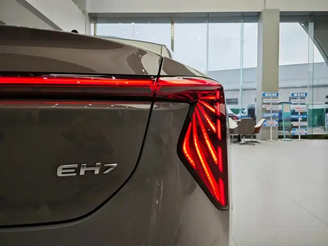 Hongqi EH7 — Фото автомобиля 25