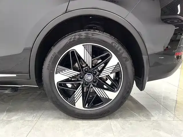 BYD Tang — Фото автомобиля 12