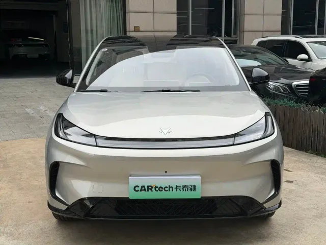 Arcfox T1 — Фото автомобиля 2