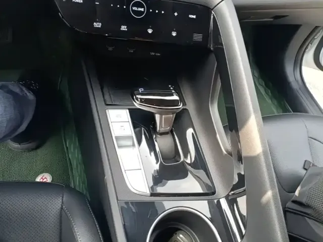 Hyundai Elantra 2022 1.5L CVT LUX Premium Edition — Фото автомобиля 13