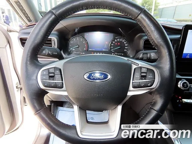 Ford Explorer — Фото автомобиля 8