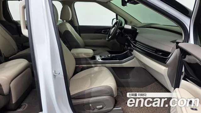Kia Carnival Generation 4 — Фото автомобиля 17