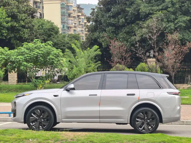 Li Auto L8 — Фото автомобиля 4
