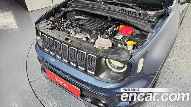 Jeep Renegade — Фото автомобиля 5