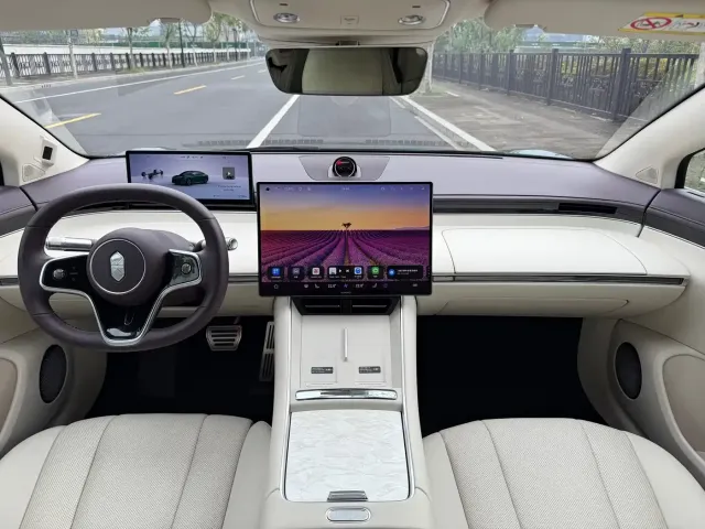Luxeed S7 — Фото автомобиля 12