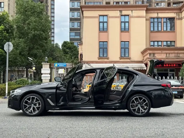 BMW BMW 5 Series 2022 530Li Exclusive M Sport Package — Фото автомобиля 18