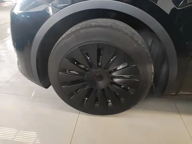 Tesla Model Y — Фото автомобиля 22