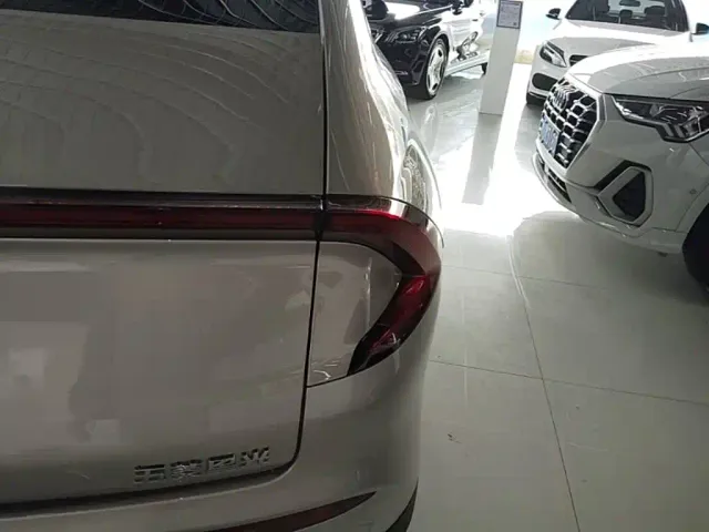 Wuling Starlight — Фото автомобиля 7
