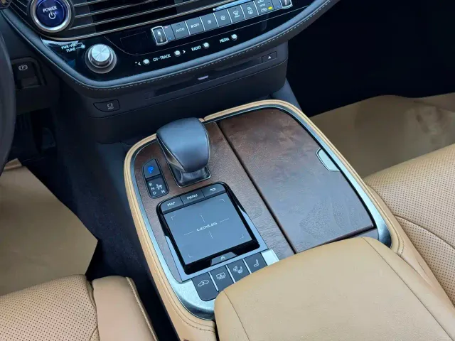 Lexus LS — Фото автомобиля 8