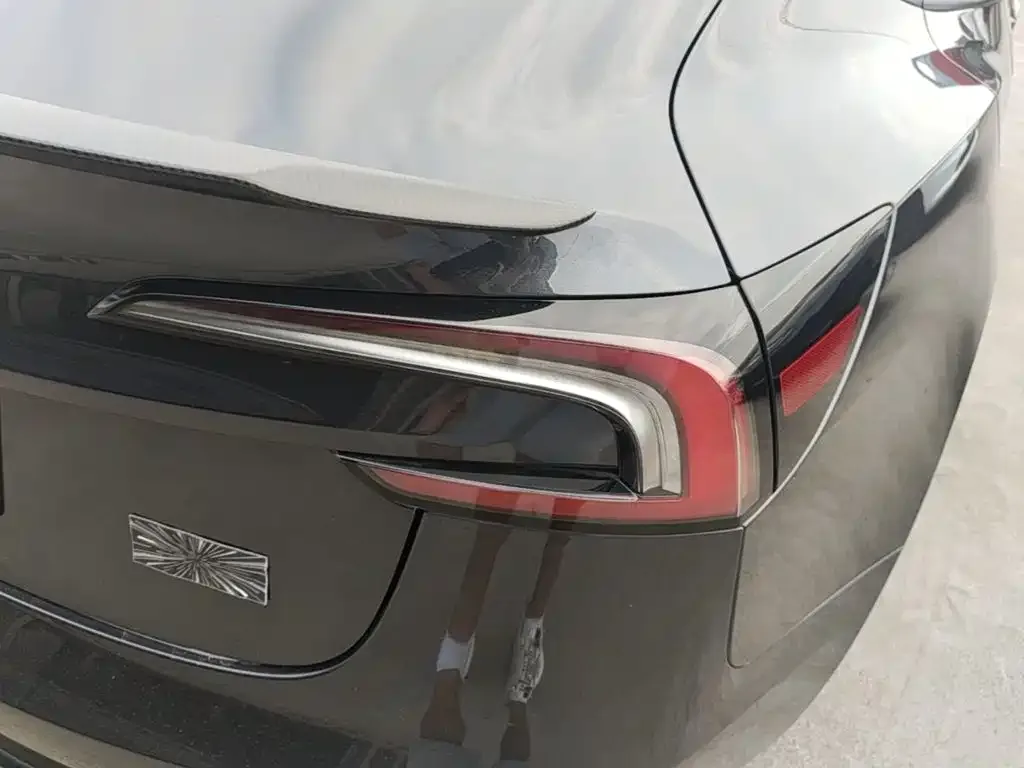 Tesla Model 3 2024 High-Performance All-Wheel Drive Edition — Фото автомобиля 7