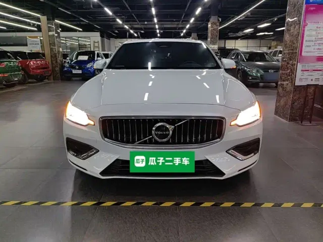 Volvo S60 — Фото автомобиля 2
