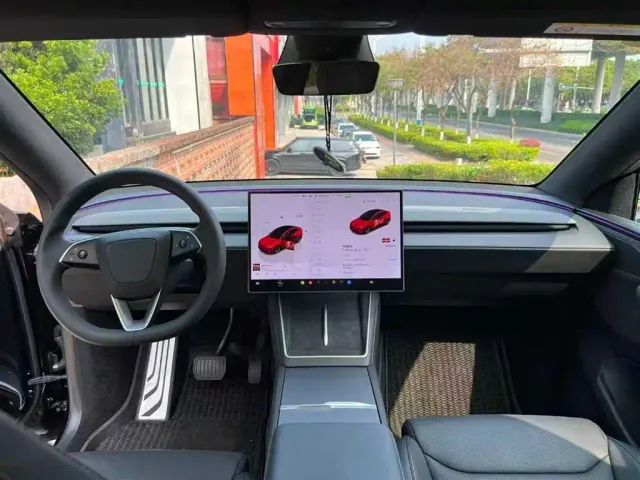 Tesla Model Y L — Фото автомобиля 3