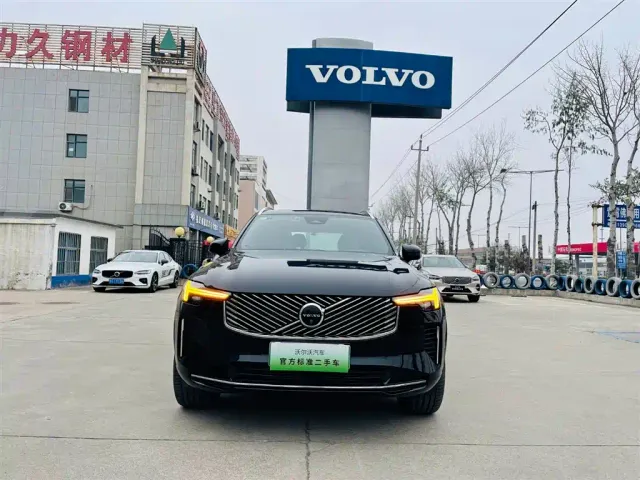 Volvo XC90 — Фото автомобиля 2
