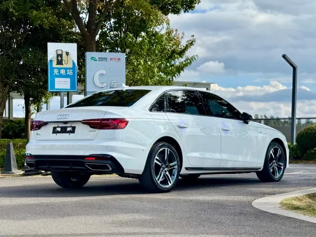 Audi A4L — Фото автомобиля 9
