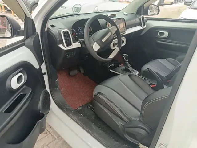 Roewe Clever — Фото автомобиля 15