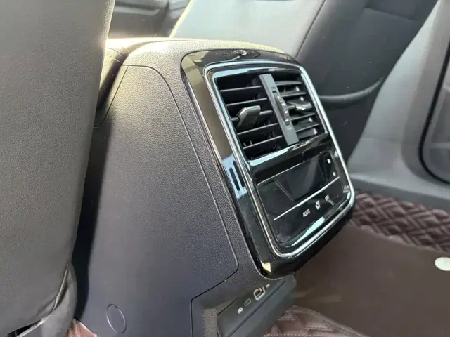 Volkswagen Passat — Фото автомобиля 17