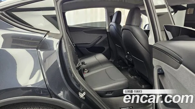 Tesla Model Y — Фото автомобиля 12